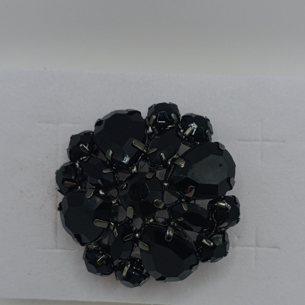 Elegant Black Floral Brooch Problem With The Clasp🧐🙏